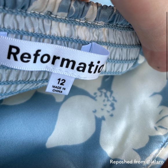 Reformation Barrow Silk Dress in Aliso blue floral size 12 altered to size 10 - Picture 4 of 9